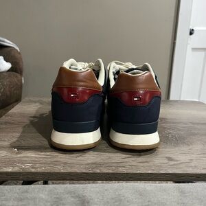 Tommy Hilfiger sneakers size 9 1/2